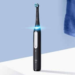 IO SERIES 4 MATT BLACK KARTÁČEK ORAL-B