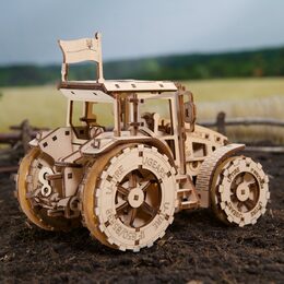 Ugears 3D dřevěné mechanické puzzle Traktor vítězí