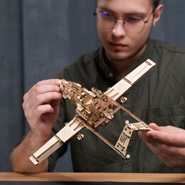 Ugears 3D dřevěné mechanické puzzle Bojový dron Bayraktar TB2