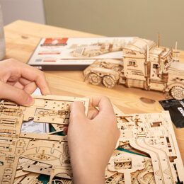 RoboTime dřevěné 3D puzzle Americký tahač