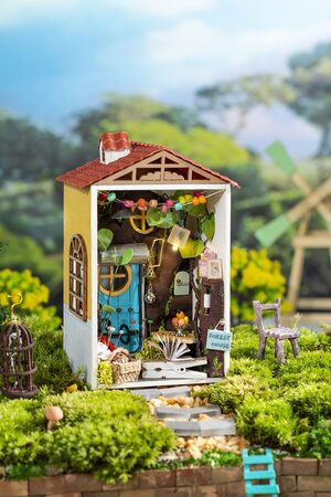 RoboTime miniatura domečku Propůjčená zahrada