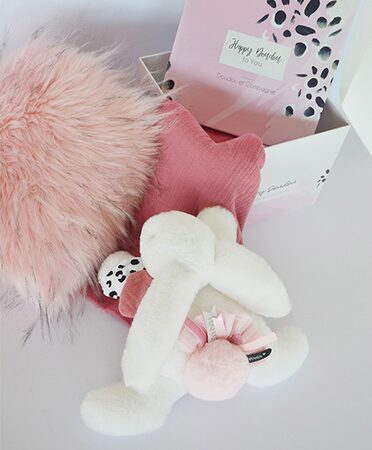 Doudou Dárková sada - Plyšový králíček s růžovou bambulkou 25 cm