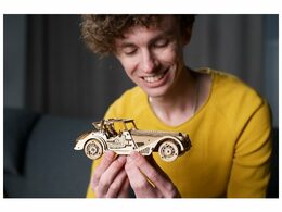 Ugears 3D dřevěné mechanické puzzle Sportovní auto Rapid Mouse