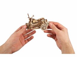 Ugears 3D dřevěné mechanické puzzle Vojenské nákladní auto