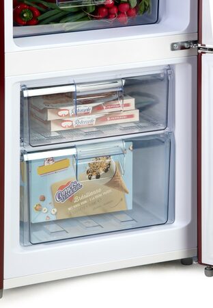 Retro lednice s mrazákem dole - bordó - DOMO DO91707R, Objem chladničky: 147 l,