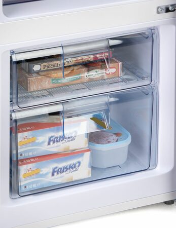Retro lednice s mrazákem dole - černá - DOMO DO91706R, Objem chladničky: 147 l,