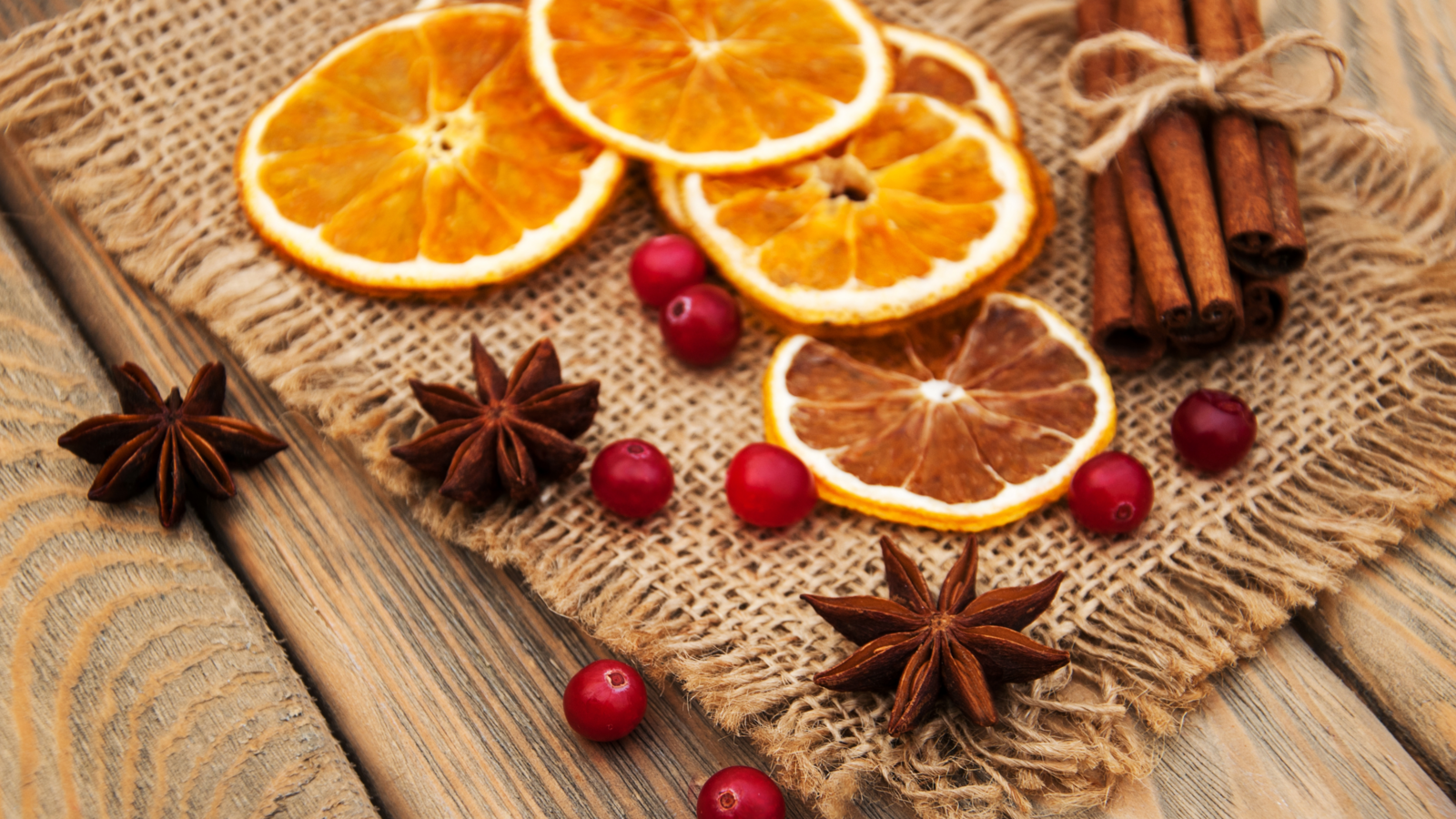 Výroba vánočních dekorací ze sušeného ovoce