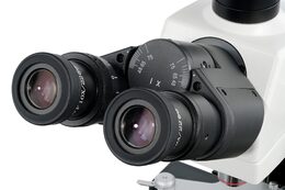 Levenhuk MED D40T LCD Digital Trinocular Microscop