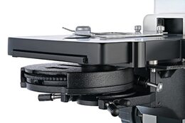 Digitální trinokulární mikroskop Levenhuk MED D45T LCD