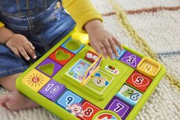 Hračka Mattel FP pejskova zábavná hrací deska CZ / SK / ENG / HU / PL