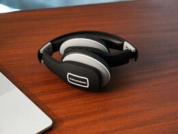 GRUNDIG Bezdrátová sluchátka bluetooth černá ED-216354