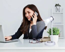 GRUNDIG Stolní lampa LED s bezdrátovou nabíječkou na mobil 3v1 ED-247255