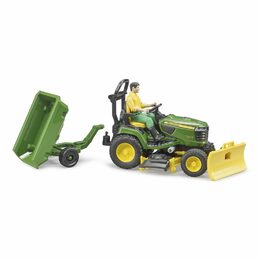 Bruder Zahradní traktor John Deere X949 se zahradníkem - poškozený obal