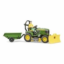 Bruder Zahradní traktor John Deere X949 se zahradníkem - poškozený obal