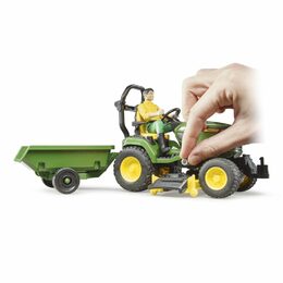 Bruder Zahradní traktor John Deere X949 se zahradníkem - poškozený obal