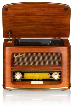 Rádio Roadstar, HRA-1500UEMP, retro, AM/FM, CD/MP3, dálkové ovládání, 2x2,5 W
R