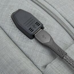 Riva Case 8363 cestovní batoh na notebook 17.3", šedý