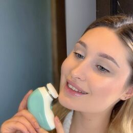 TOUCHBeauty 1387A Čistící kartáč na pleť 3v1 zelený