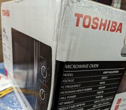 POŠKOZENÝ OBAL Toshiba MWP-MG20P (BK) mikrovlnná trouba