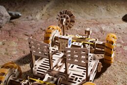 Ugears 3D dřevěné mechanické puzzle NASA, Lunární vozítko
