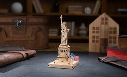 Ugears 3D dřevěné mechanické puzzle Socha Svobody