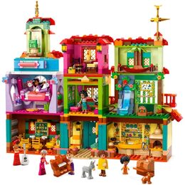 Kouzelný dům Madrigalových 43245 LEGO
