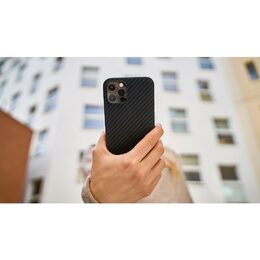 Ochranné pouzdro Epico Carbon Magnetic s MagSafe pro Apple iPhone 13 Pro černé