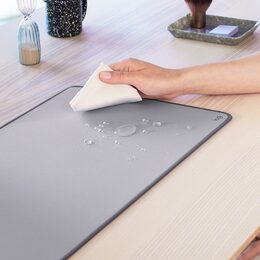 Podložka pod myš Logitech Desk Mat Studio Series. 30 x 70 cm - šedá