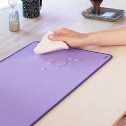 Podložka pod myš Logitech Desk Mat Studio Series. 30 x 70 cm - fialová