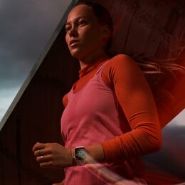 Chytré hodinky Apple Watch Series 9 GPS 45mm pouzdro z temně inkoustového hliníku - temně inkoustový sportovní S/M řemínek