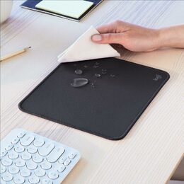 Podložka pod myš Logitech Mouse Pad Studio Series, 20 × 23 cm - černá