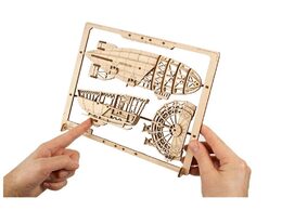 Ugears 2,5D dřevěné mechanické puzzle Vzducholoď Zeppelin