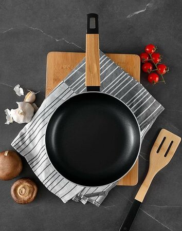 BERGNER Pánev s nepřilnavým povrchem 20 cm Earth Black BG-34622-BK