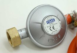 Příslušenství Cattara Plynový regulátor tlaku 30mbar EN16129 - sada 0,9m hadice