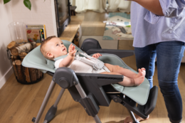 Jídelní židlička Kidnort Jordgubbe hnědá