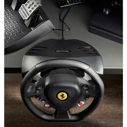 T80 Ferrari 488 sada volantu a pedálů