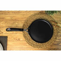 BERLINGERHAUS Pánev na palačinky s titanovým povrchem 28 cm Black Professional Line BH-7135