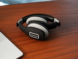 GRUNDIG Bezdrátová sluchátka bluetooth černá ED-216354