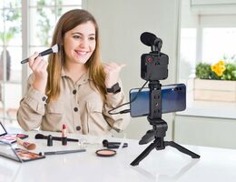 GRUNDIG Selfie studio s osvětlením a tripod ED-223813