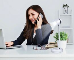 GRUNDIG Stolní lampa LED s bezdrátovou nabíječkou na mobil 3v1 ED-247255