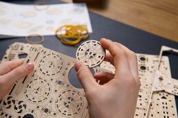 Ugears 3D dřevěné mechanické puzzle NASA, Lunární vozítko