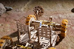 Ugears 3D dřevěné mechanické puzzle NASA, Lunární vozítko