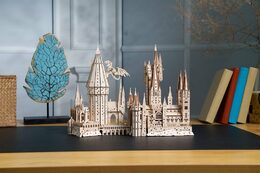 Hračka Ugears 3D dřevěné mechanické puzzle Hrad Bradavice, Harry Potter