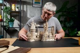 Hračka Ugears 3D dřevěné mechanické puzzle Hrad Bradavice, Harry Potter