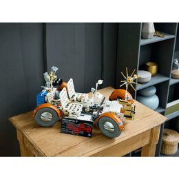 Lunární průzkumné voz. NASA Apollo 42182
