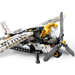 Letadlo do vzdálených oblastí 42198 LEGO