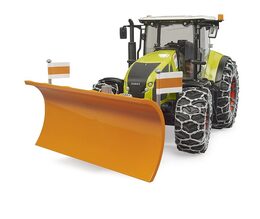 Bruder Claas Axion 950 se sněhovými řetězy a radlicí