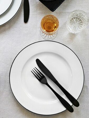 HIT Jídelní sada talířů 18 ks porcelán s černou linkou HT-27020400