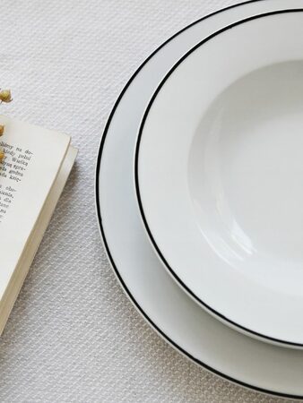 HIT Jídelní sada talířů 18 ks porcelán s černou linkou HT-27020400