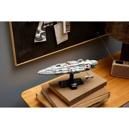 Hvězdný křižník Home One 75405 LEGO